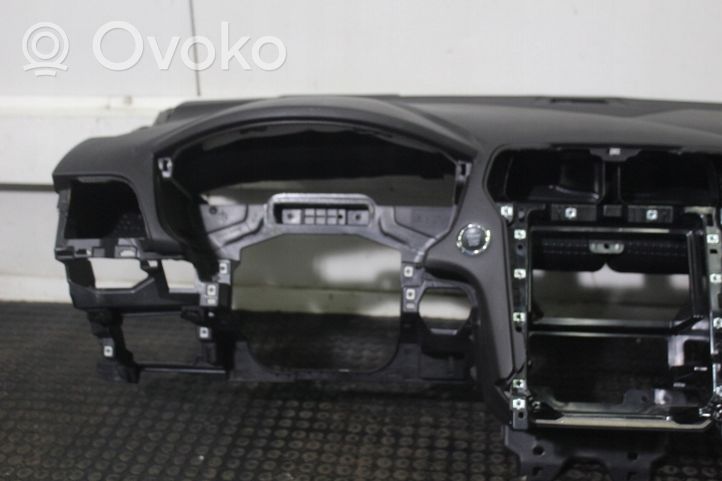 Ford Mondeo MK V Panelė 