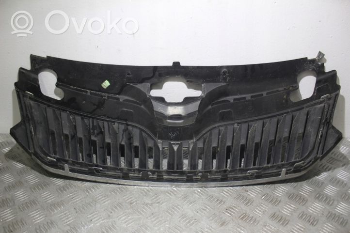 Skoda Rapid (NH) Grille calandre supérieure de pare-chocs avant 