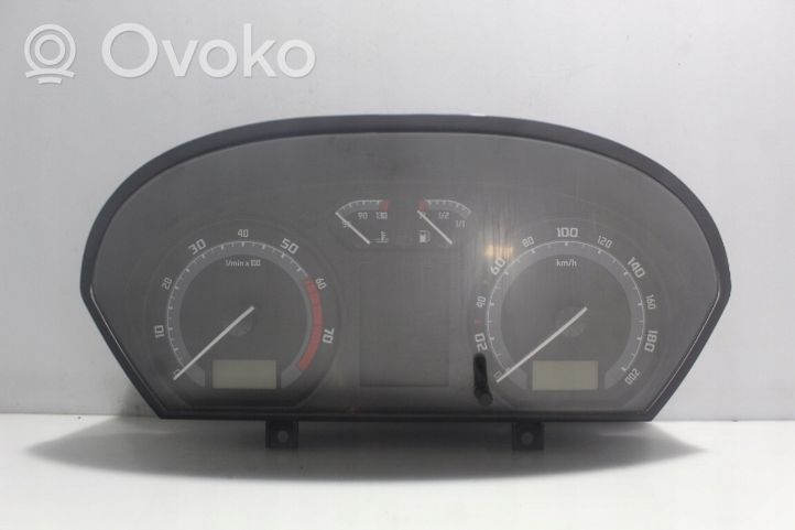 Skoda Fabia Mk1 (6Y) Uhr 