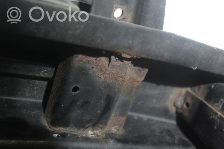 Volkswagen PASSAT B6 Belka zderzaka przedniego 