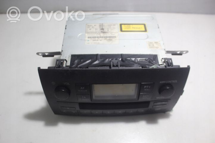 Toyota Corolla Verso E121 Konsola środkowa / Radio / GPS 