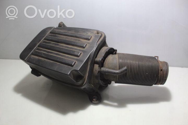 Volkswagen Golf VI Air filter box 