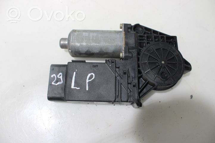 Volkswagen PASSAT B5 Front door window regulator motor 