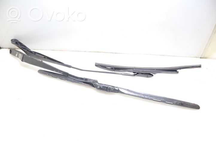 Skoda Fabia Mk3 (NJ) Front wiper blade arm 