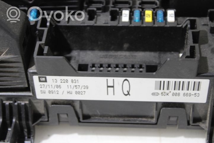 Opel Zafira B Komputer / Sterownik ECU silnika 