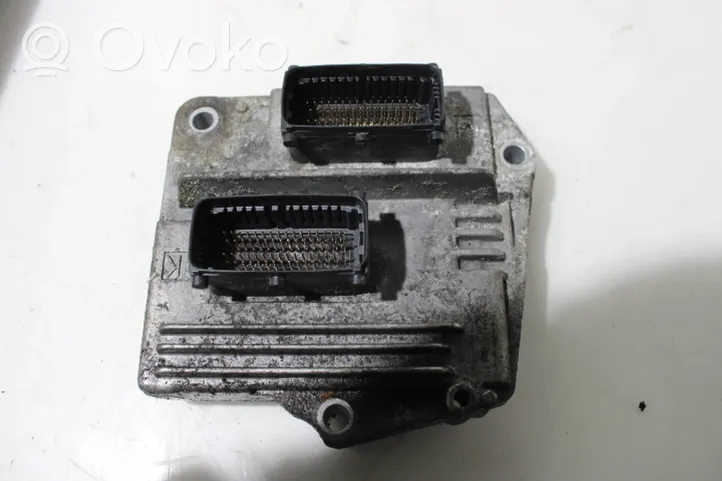 Opel Zafira B Unité de commande, module ECU de moteur 