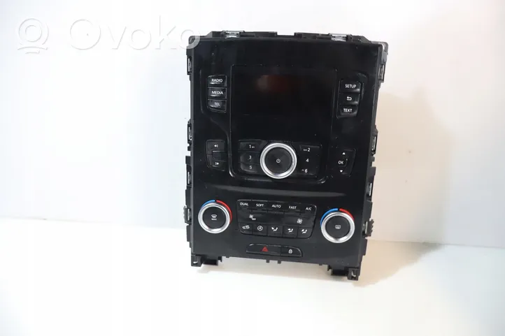 Renault Megane IV Head unit multimedia control 