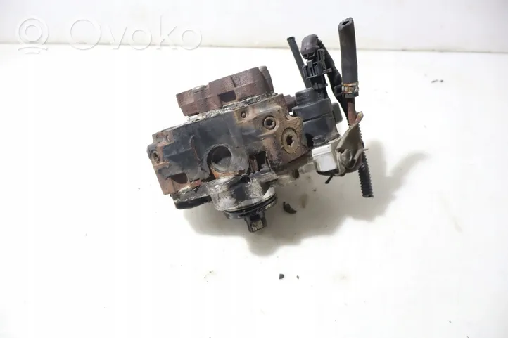 Toyota Yaris Verso Polttoaineen ruiskutuksen suurpainepumppu 22100-33010