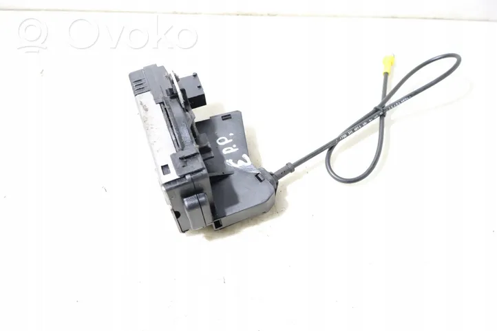 Opel Vivaro Front door lock 