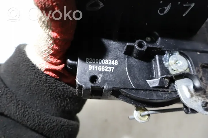 Opel Vivaro Front door lock 