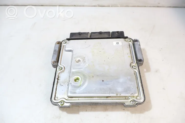 Renault Trafic II (X83) Galios (ECU) modulis 0281018497