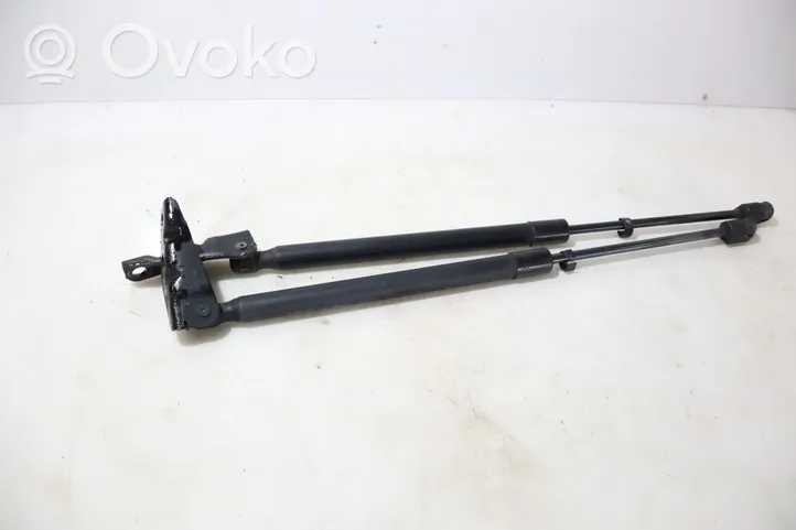 Suzuki SX4 Tavaratilan luukun hydrauliikkasarja 