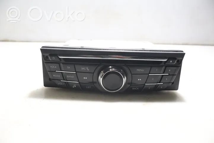 Peugeot 301 Konsola środkowa / Radio / GPS 