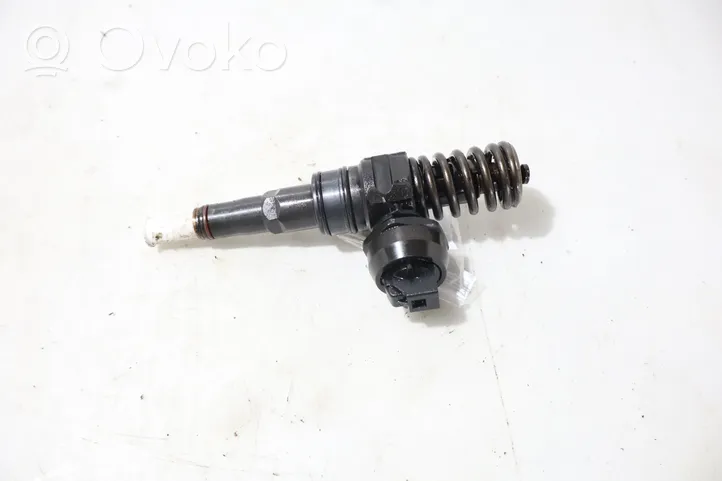 Volkswagen PASSAT B5.5 Fuel injector 0414720214