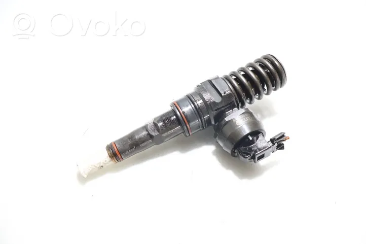 Volkswagen PASSAT B5.5 Fuel injector 0414720214