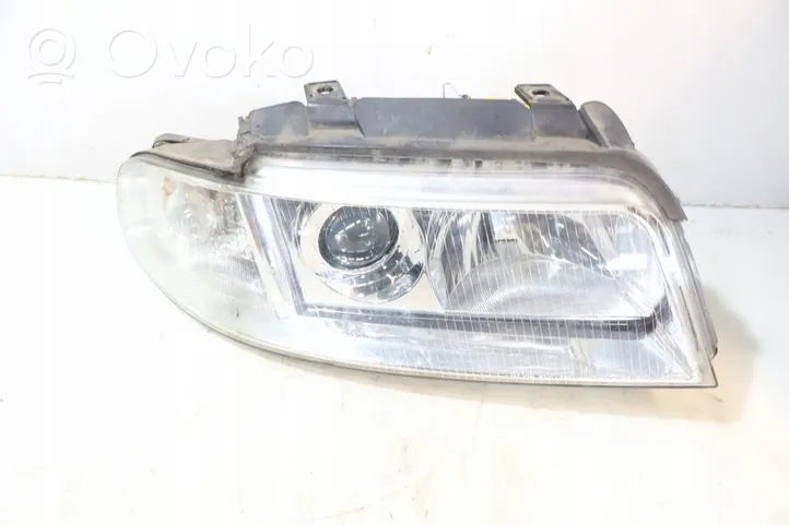 Audi A4 S4 B5 8D Lampa przednia 