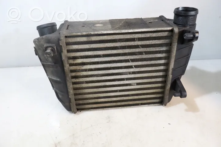 Audi A4 S4 B7 8E 8H Chłodnica powietrza doładowującego / Intercooler 