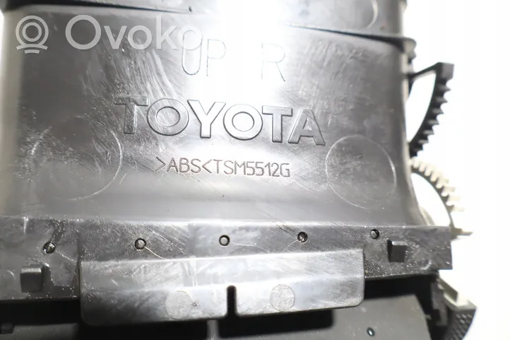 Toyota Avensis Verso Dysze / Kratki nawiewu deski rozdzielczej 