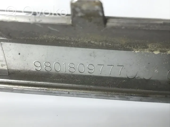 Citroen C3 Picasso Griglia superiore del radiatore paraurti anteriore 9801809777
