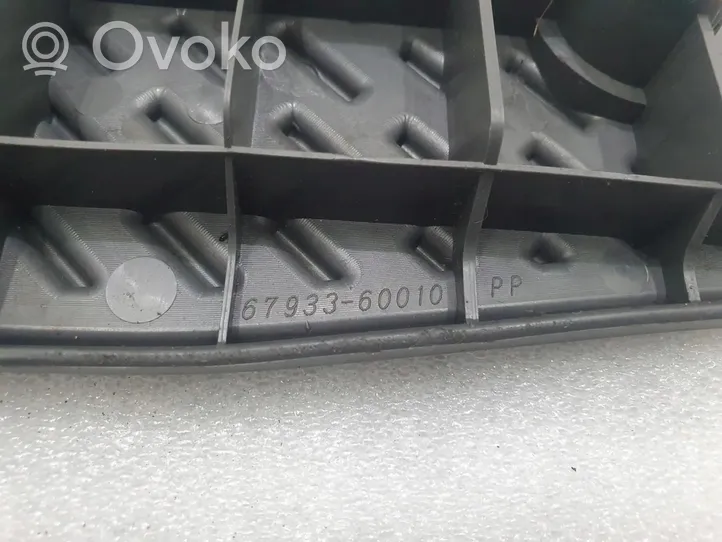 Toyota Land Cruiser (J120) Priekinis slenkstis (kėbulo dalis) 67933-60010