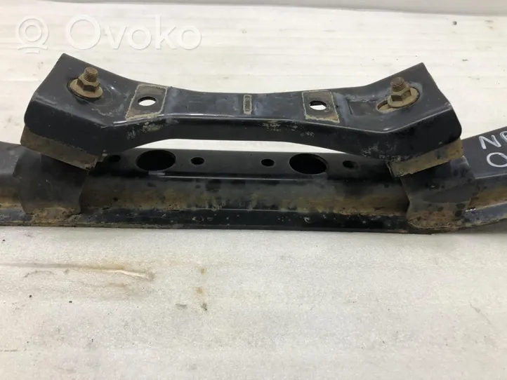 Nissan Navara D22 Traverse inférieur support de radiateur 