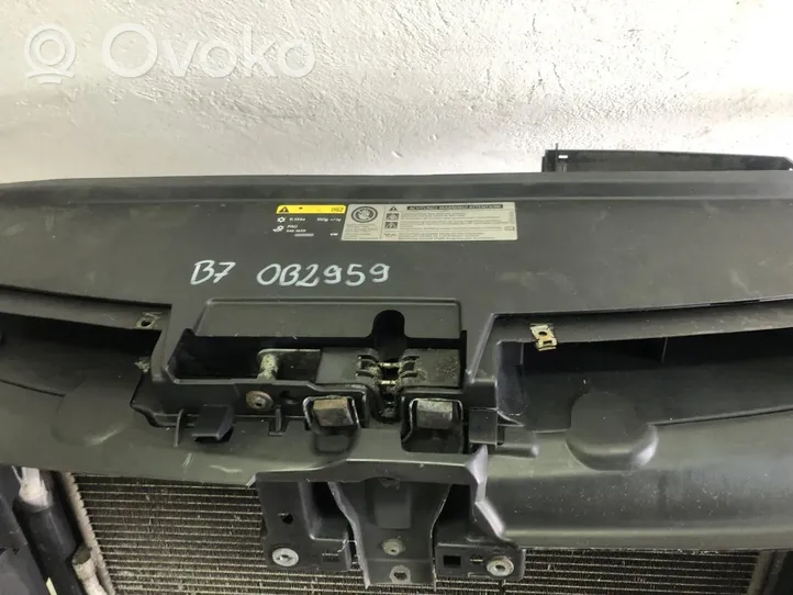 Volkswagen PASSAT B7 Support de radiateur sur cadre face avant 