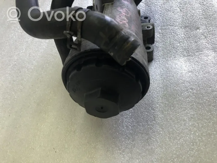 Volkswagen Tiguan Supporto di montaggio del filtro dell’olio 045115389J
