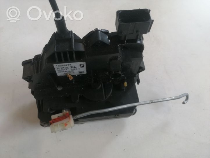 Opel Meriva B Serratura portiera anteriore 13258277