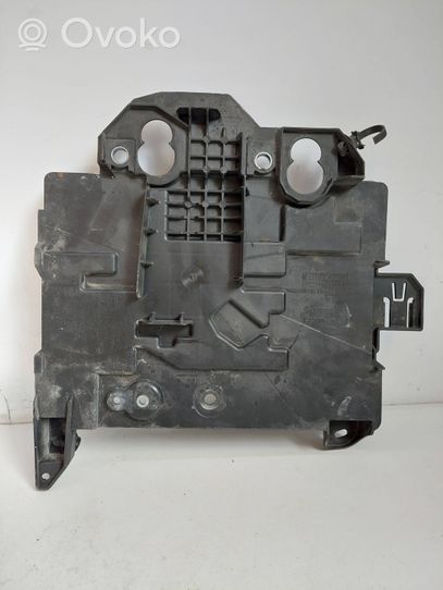 Renault Clio III Support boîte de batterie 8200314273