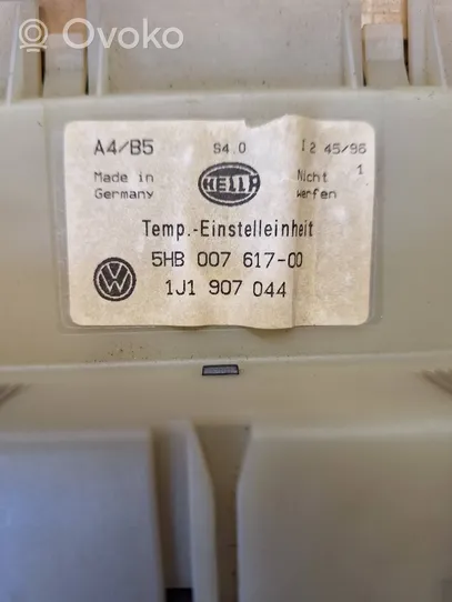 Volkswagen PASSAT B5 Unité de contrôle climatique 1J1907044