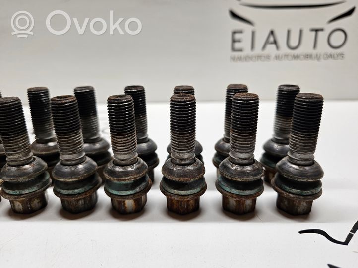 Audi Q7 4L Nuts/bolts 