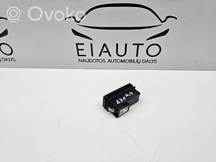 BMW X6 E71 Bouton interrupteur ouverture du coffre 8375580