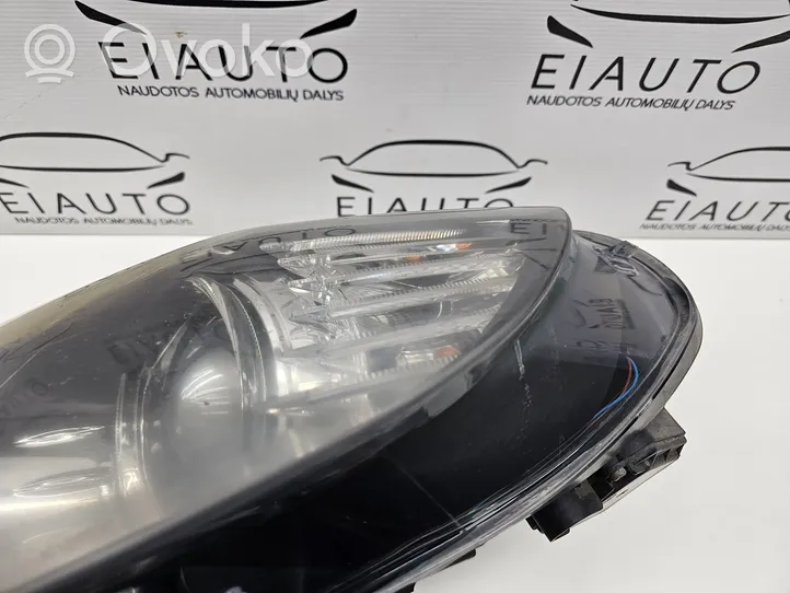 BMW X6 E71 Lampa przednia 16635100L