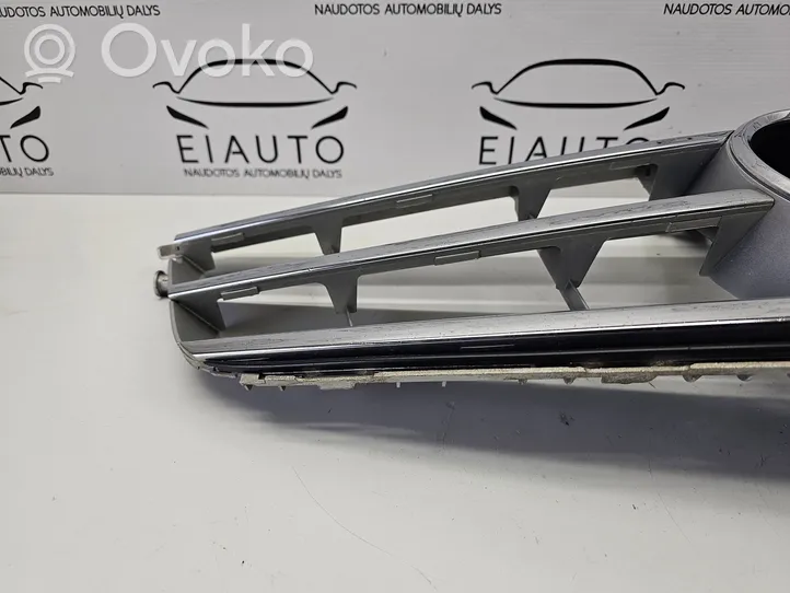 Mercedes-Benz C W204 Front bumper upper radiator grill A2048800023