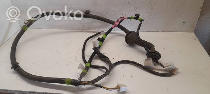 Lexus RX 330 - 350 - 400H Takaoven johtosarja 8215348080