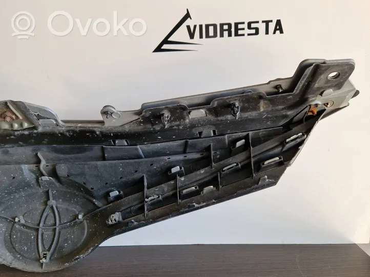 Toyota Avensis T270 Etupuskurin ylempi jäähdytinsäleikkö 5311405120