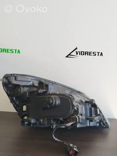 Volvo V60 Lampa przednia 31299996