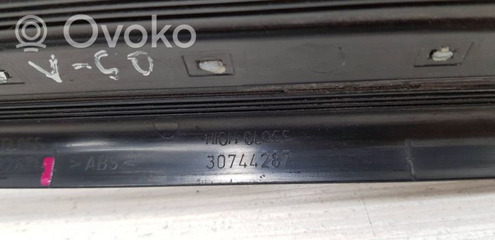 Volvo V50 Garniture de marche-pieds arrière 30744287