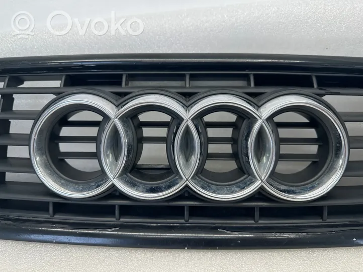 Audi A4 S4 B6 8E 8H Grotelės priekinės 8E0853651F