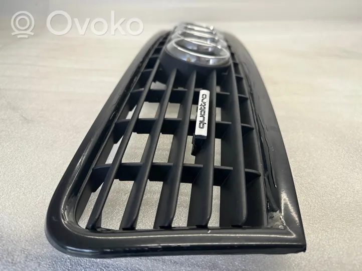 Audi A4 S4 B6 8E 8H Grotelės priekinės 8E0853651F