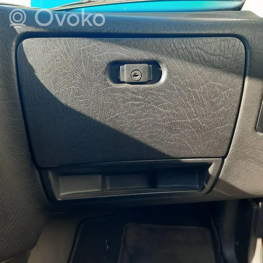 Seat Cordoba (6K) Schowek deski rozdzielczej 