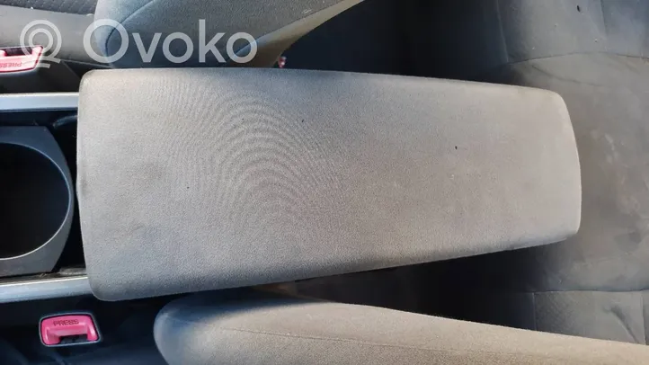 Toyota Prius (XW30) Elkoņa balsts 