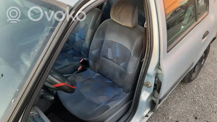 Renault Clio II Fotel przedni kierowcy 