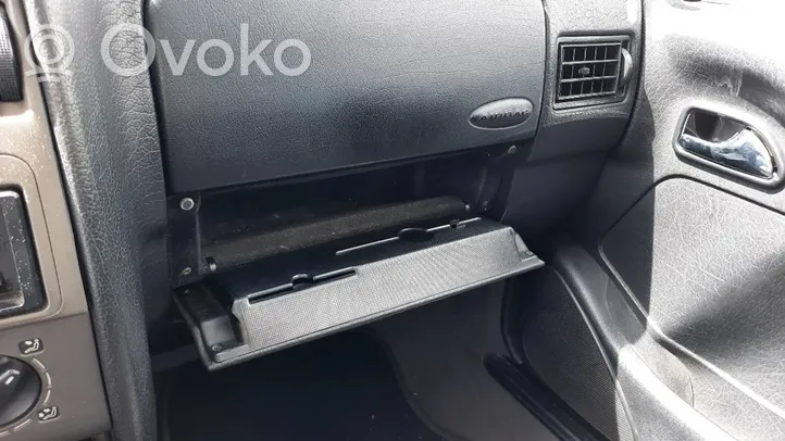 Seat Toledo I (1L) Glove box 