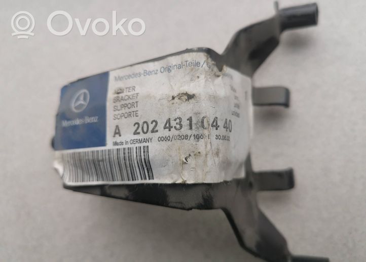 Mercedes-Benz C W202 Soporte para la bomba de ABS A2024310440