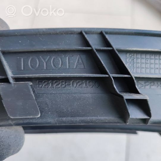 Toyota Corolla E120 E130 Etupuskurin alempi jäähdytinsäleikkö 5212802190