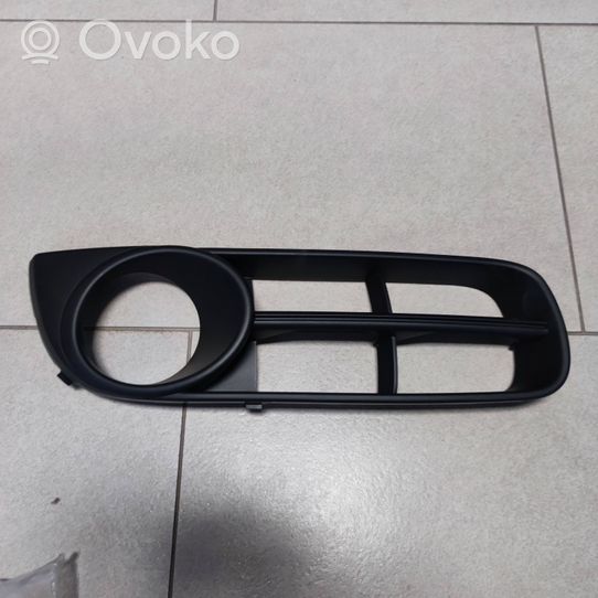 Skoda Fabia Mk2 (5J) Grille inférieure de pare-chocs avant 5J0853666