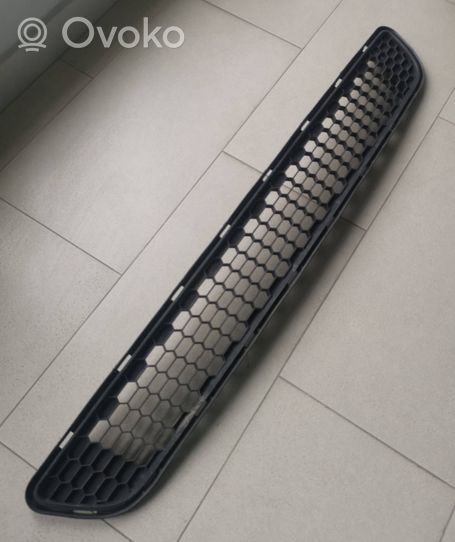 Toyota Sienna XL30 III Grille inférieure de pare-chocs avant 5311208010