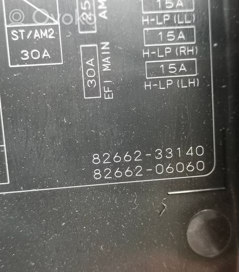 Toyota Camry Крышка ящика предохранителей 8266233140