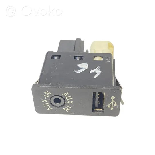 BMW 5 F10 F11 USB-pistokeliitin 9237654